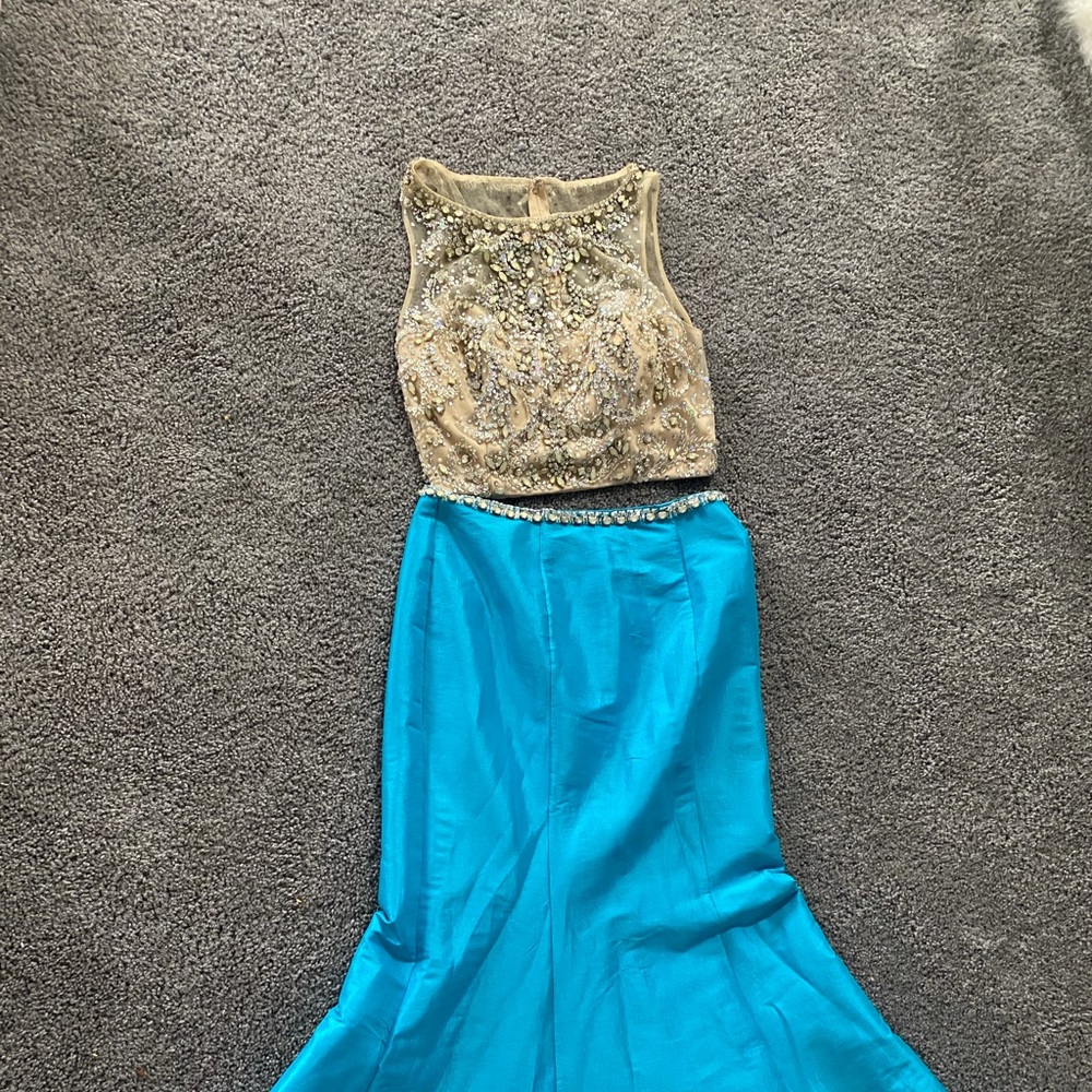 Selling this beautiful dress. Crystals all over the top for a prom. Size 10